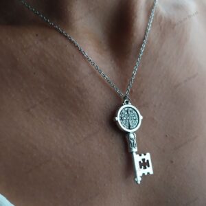 amuleto llave san benito comprar